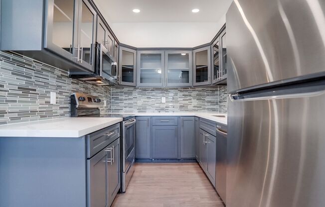 333 W Queen St