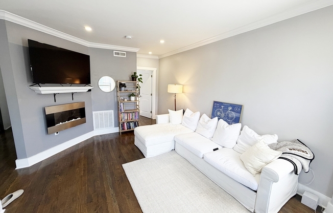 2 beds, 1 bath, 1,000 sqft, $3,300, Unit 3