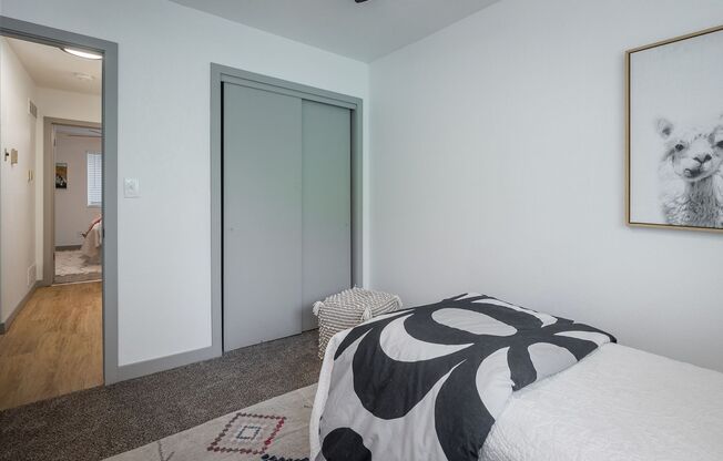 2 beds, 1 bath, 750 sqft, $1,295, Unit H9