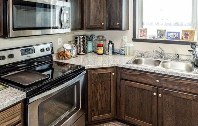 Beautiful 3 bedroom, 2 bath single family home located in South Moorhead.