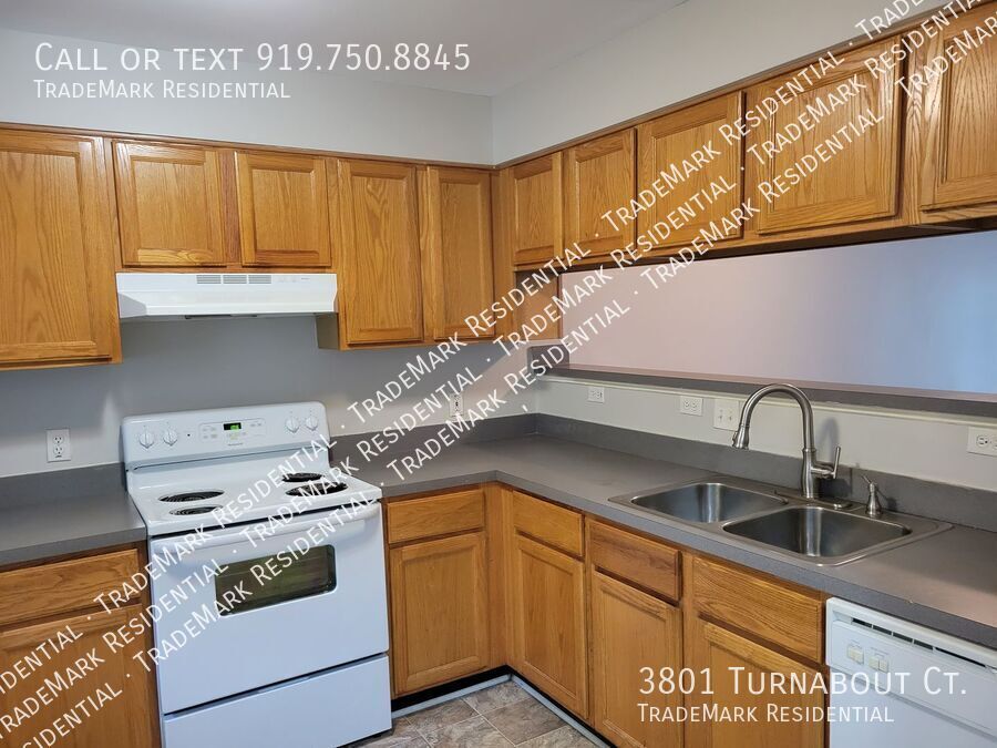 3801 TURNABOUT CT