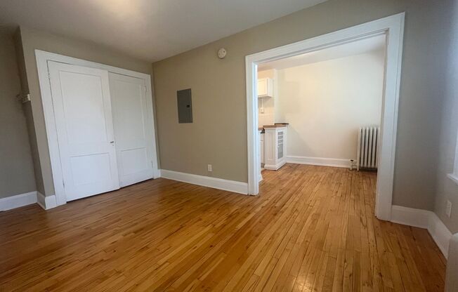 Studio, 1 bath, 450 sqft, $963, Unit 16