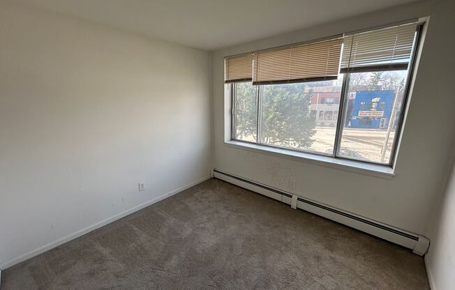 2 beds, 1 bath, $1,325, Unit 213