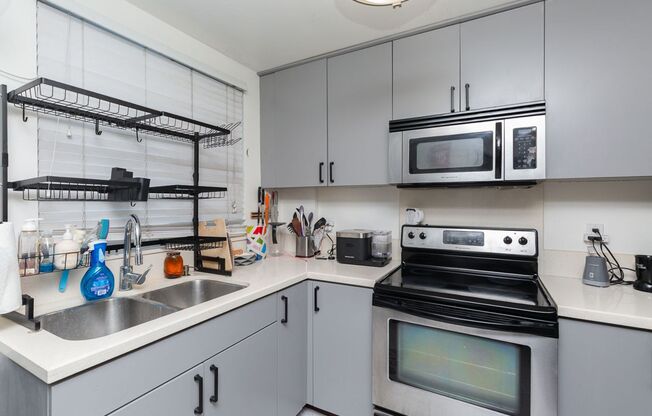 $500.00 OFF MOVE IN !!! NORTH PARK AT ITS FINEST *CHARMING 1BD/1BTH CONDO-ASSIGNED PARKING *PET FRIENDLY!!!