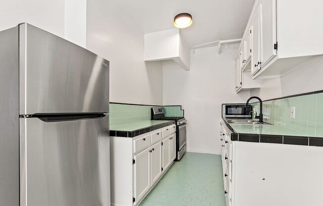 Studio, 1 bath, 550 sqft, $1,730.77, Unit 210