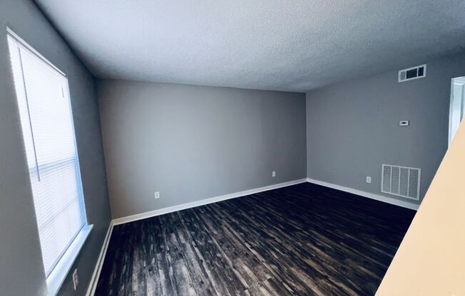 2 beds, 1.5 baths, 990 sqft, $1,200, Unit 912