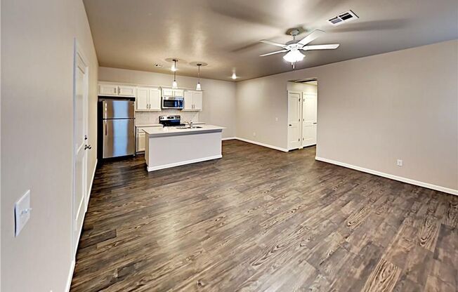 2 Bedroom 2 Bath 2 Car Garage Duplex - Great location close to the Broadway Extension and 8 minutes from downtown OKC