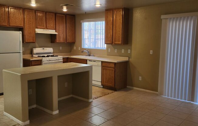 3 beds, 2.5 baths, $1,795