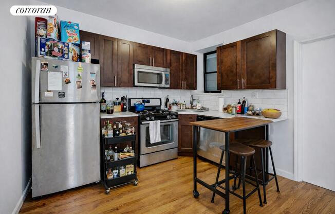 312 W 142 ST