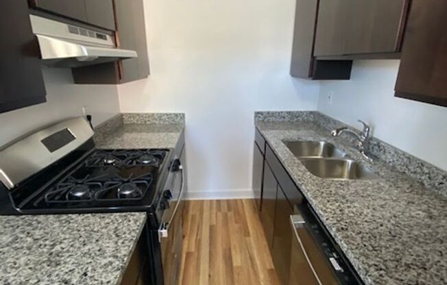 Corner 1BR on Elmwood/Dempster! Heat Included - Train!
