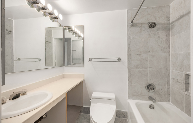 1 bed, 1 bath, 571 sqft, $3,850, Unit 22H