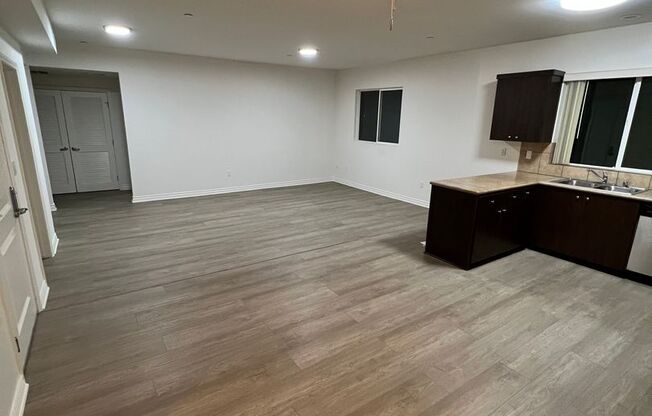 Yaya Laurel 1 Apartments