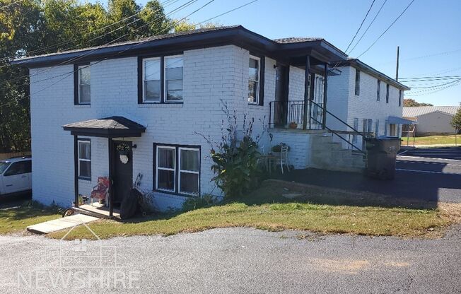 Hampton Avenue Apartments — Comfortable Greenville Living Close to Everything