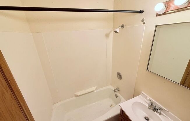 Studio, 1 bath, $999.99, Unit 1121-11