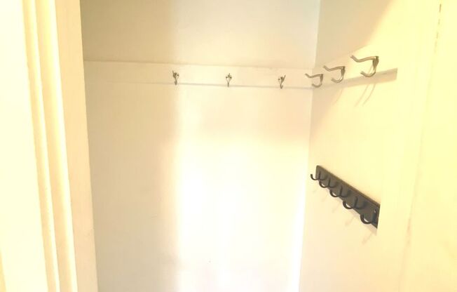 Studio, 1 bath, $750, Unit 28
