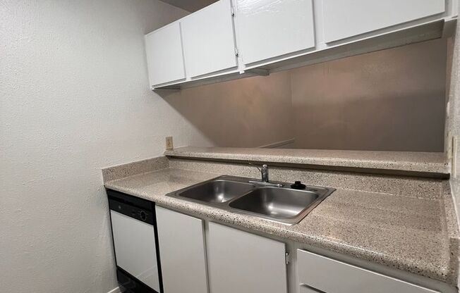 2 beds, 1 bath, 832 sqft, $1,150, Unit 505