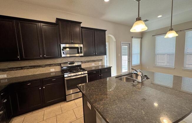 8226 TAFT CRK