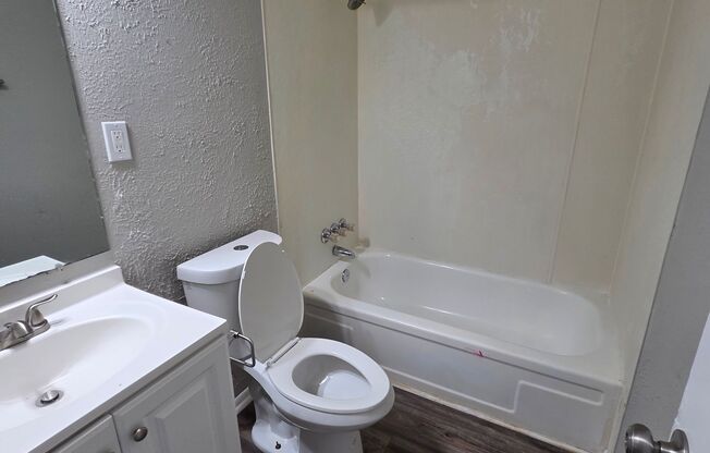 1 bed, 1 bath, 800 sqft, $800, Unit 08