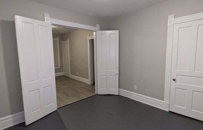 3 beds, 1 bath, $950, Unit Unit 1