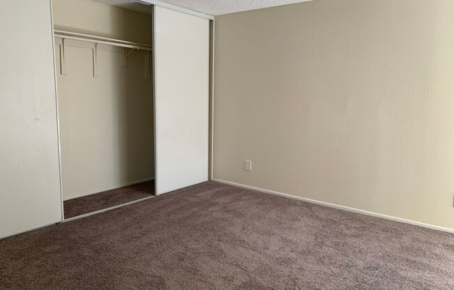 2 beds, 1 bath, 876 sqft, $2,595, Unit C210