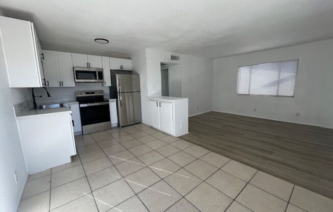 2 beds, 1 bath, 800 sqft, $1,195, Unit 19D