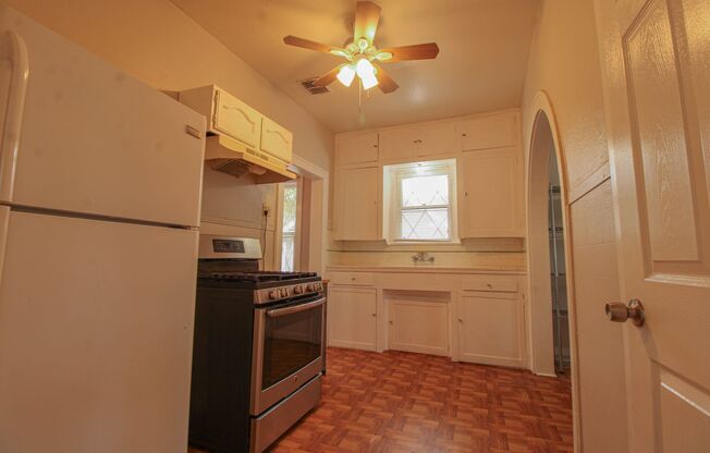 2 beds, 1 bath, $1,550