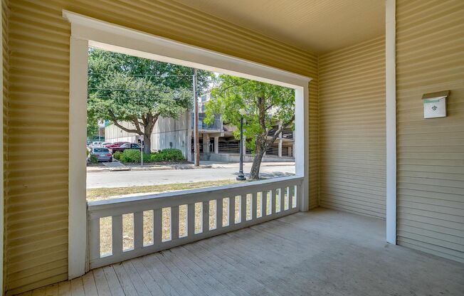 Large 4 Bed, 2 Bath in the heart of Historic Southside- 76104