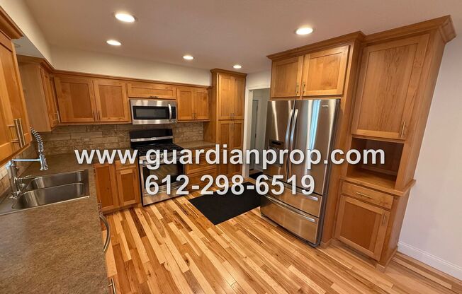 Roseville House in Secluded Midland Hills, Updated Kitchen, Large Primary Suite, Family Room