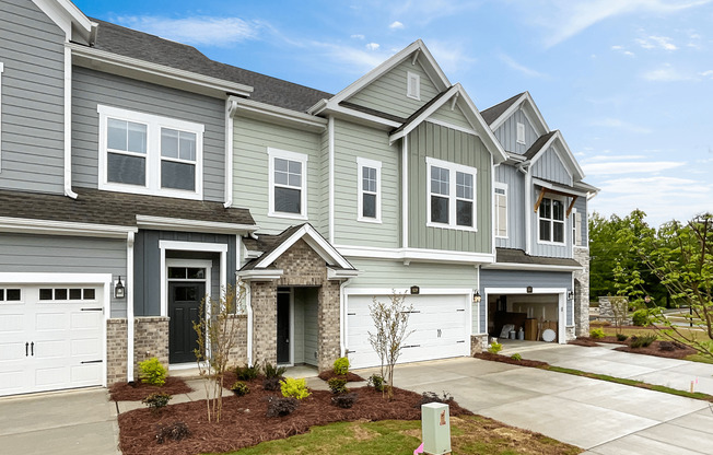 3 beds, 2.5 baths, $2,800