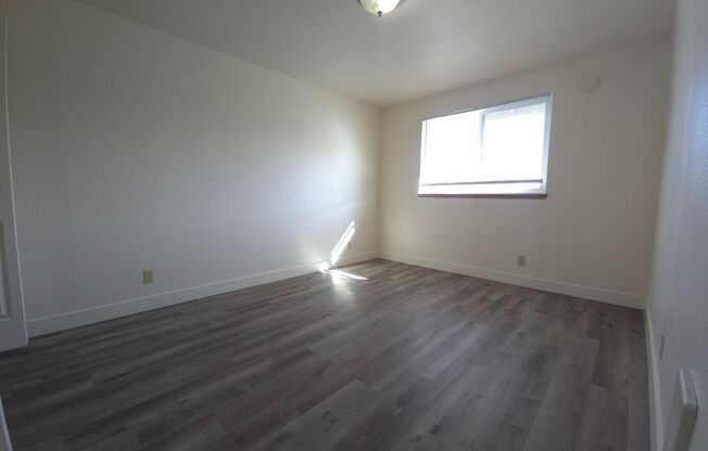 2 beds, 1 bath, 875 sqft, $1,350, Unit 127-38