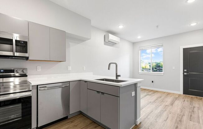 7150 N GREENWICH AVE