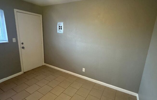 2 beds, 1 bath, 750 sqft, $1,195, Unit B05 1038 18