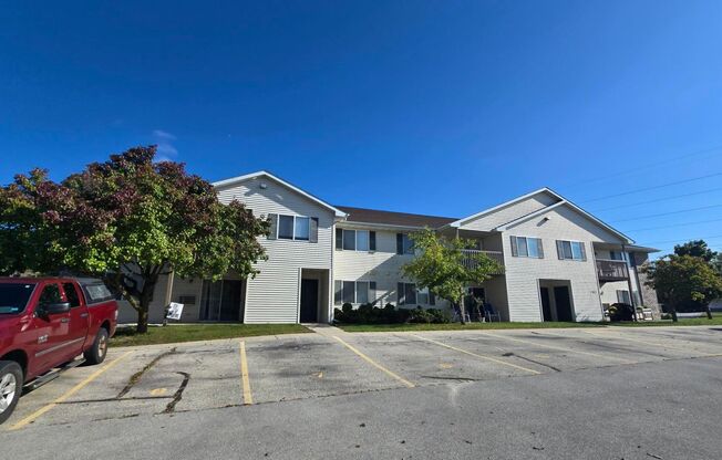2 beds, 1 bath, 1,010 sqft, $1,269, Unit PL   7611