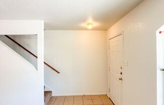 2 beds, 1.5 baths, $900