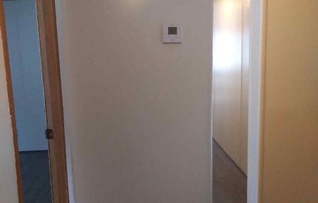 2 beds, 1 bath, $795, Unit 11