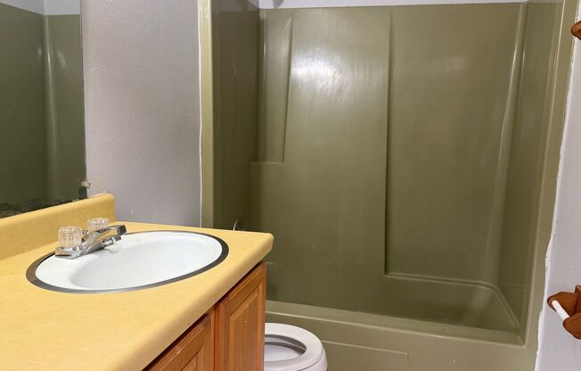 2 beds, 1 bath, $1,145, Unit 5020-3