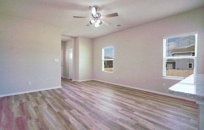 Hunters Ranch Beauty! 3 Bedroom 2 1/2 Bath Townhome