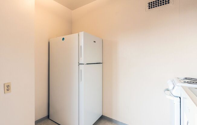 Studio, 1 bath, 423 sqft, $1,375, Unit 105