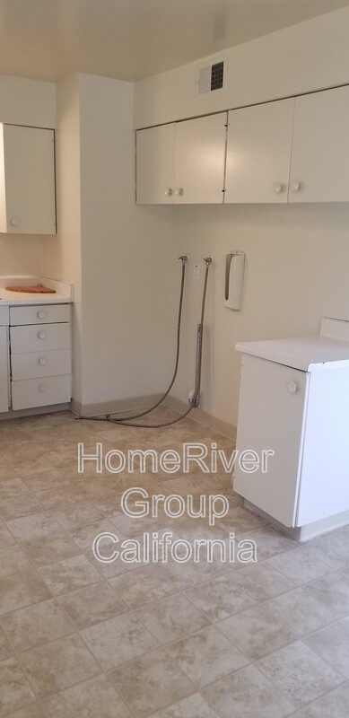 3372 GLENMOOR DR
