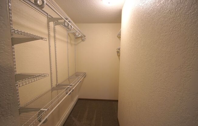 2 beds, 2 baths, 915 sqft, $1,695, Unit 204