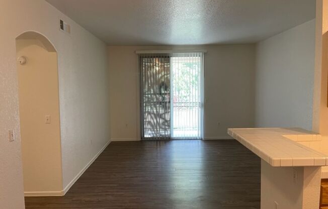 Great Upstairs Condo W/ Garage Located in Summerlin Area