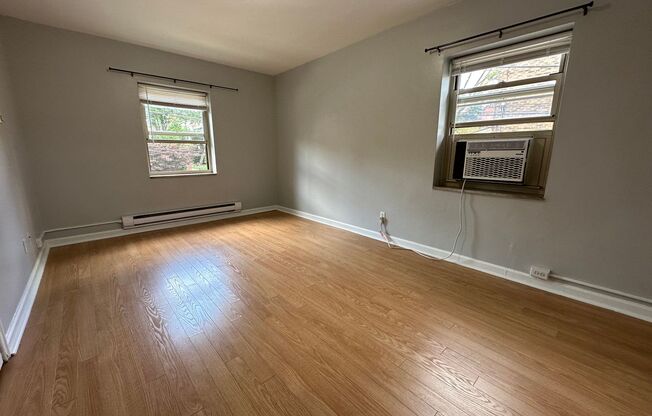 1 bed, 1 bath, 600 sqft, $1,429, Unit 5731 Ellsworth Ave. #A4
