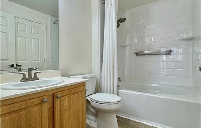 2 beds, 2 baths, $1,550, Unit Building 1
