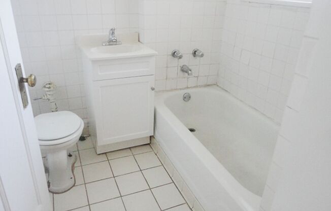 2 beds, 1 bath, 805 sqft, $1,975, Unit 5047-3W