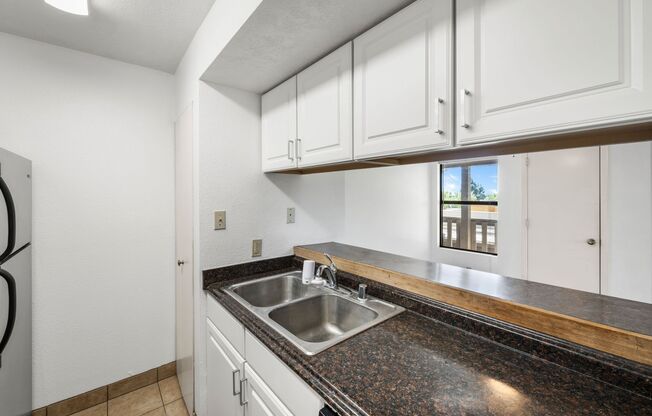 1 bed, 1 bath, 582 sqft, $1,300, Unit Unit 326