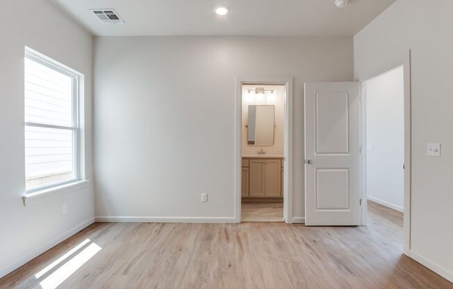 3 beds, 2 baths, $1,950, Unit 649 W 2nd St