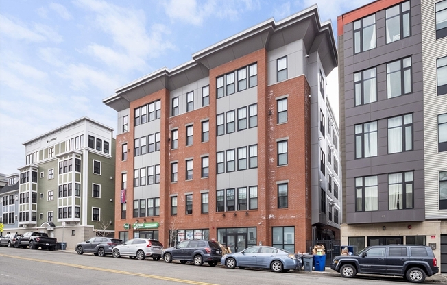 2 beds, 2 baths, 1,300 sqft, $4,650, Unit 14
