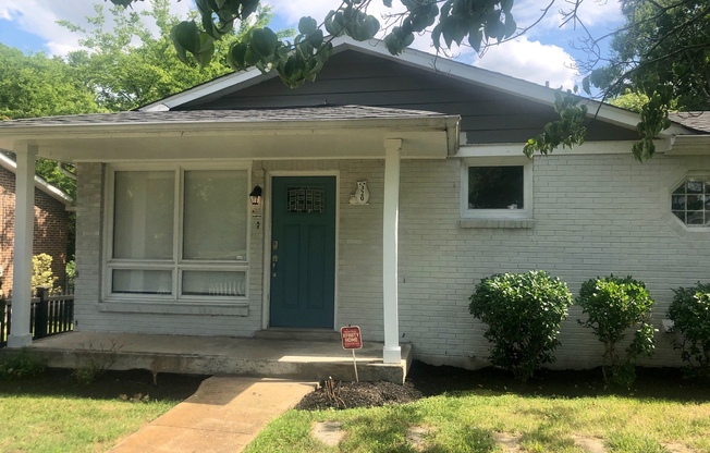 Cleveland Park Renovation!  Walking Distance to Everything! Jetted Shower - Fully Fenced - Garage - Storage - Pets Ok!