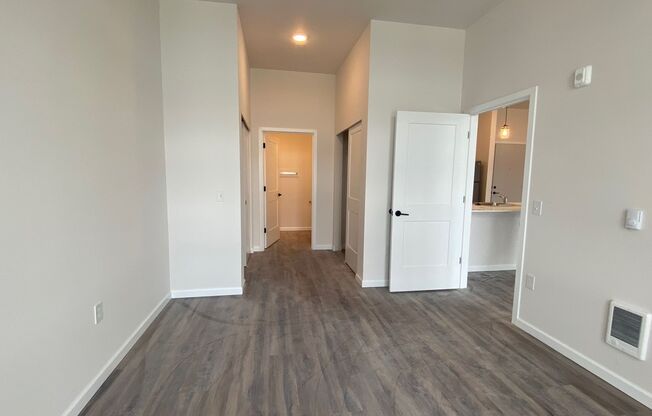 2 beds, 2 baths, 868 sqft, $2,300, Unit 306