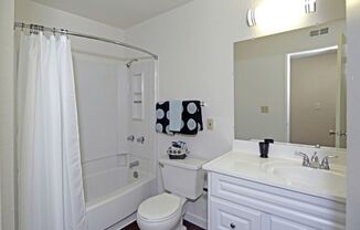 2 beds, 2 baths, 820 sqft, $1,700, Unit 050